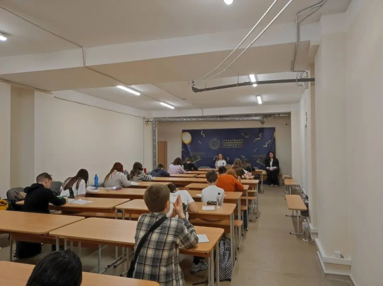 У ЧНУ вперше провели обласний етап олімпіади з математики імені Юлії Здановської для школярів 5–7 класів!