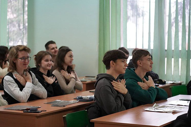 Для студентів першого курсу ННІ ІНФОТЕХ провели заняття з технік турботи про психічне здоров’я